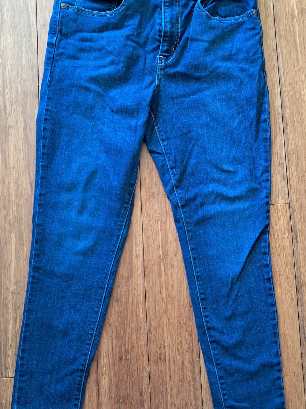 Classic Levi's Women's Dark Blue Skinny Jeans